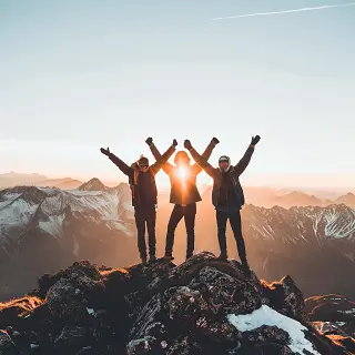 大学新生500字简介