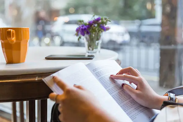 大学教授照片墙简介